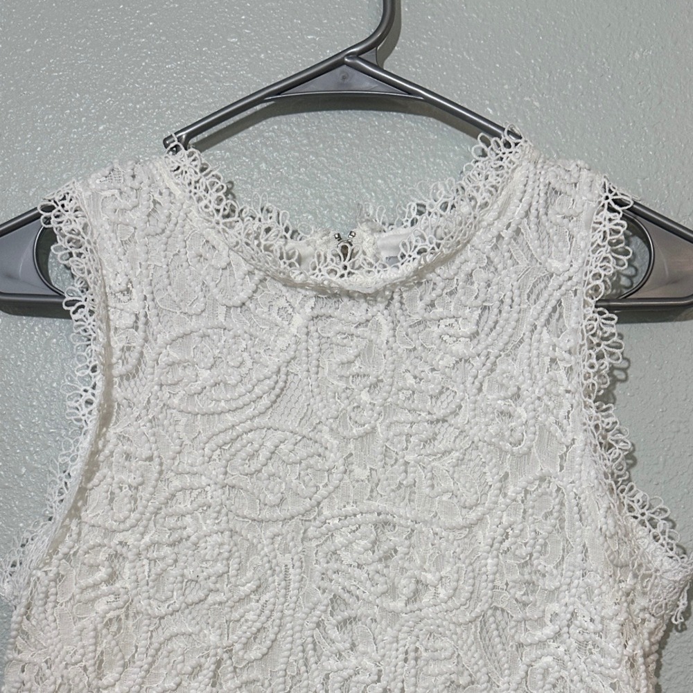 Chicwish White Floral Crochet Lace Sleeveless Crop Top Back Zip Small